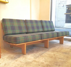 12697430 854443591347751 2516663175156233289 o 300x280 Wood frame corduroy 3 person sofa Netherlands