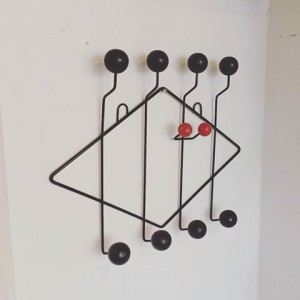 14183963 993360024122773 1879078721893278778 n 300x300 Wire Wall Hanger with Wood Ball